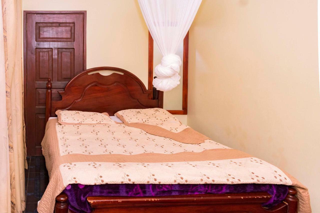 Florida Hotel Zaana Kampala Esterno foto